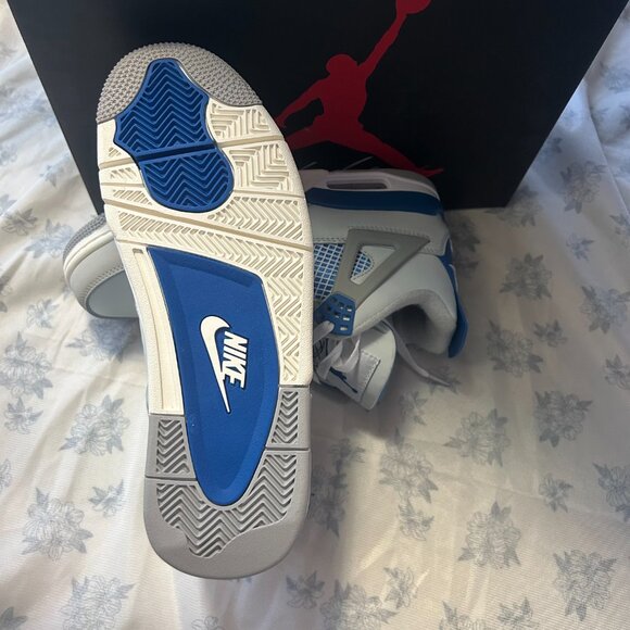 Air Jordan 4 Retro Army Blue Sneakers - Picture 3 of 6